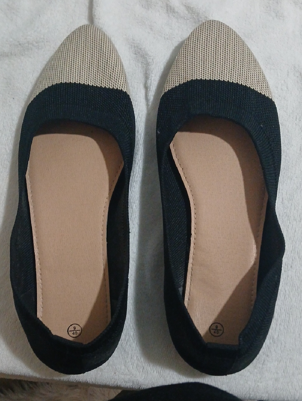 Women’s Two-Tone Knit Ballet Flats - Black & Beige